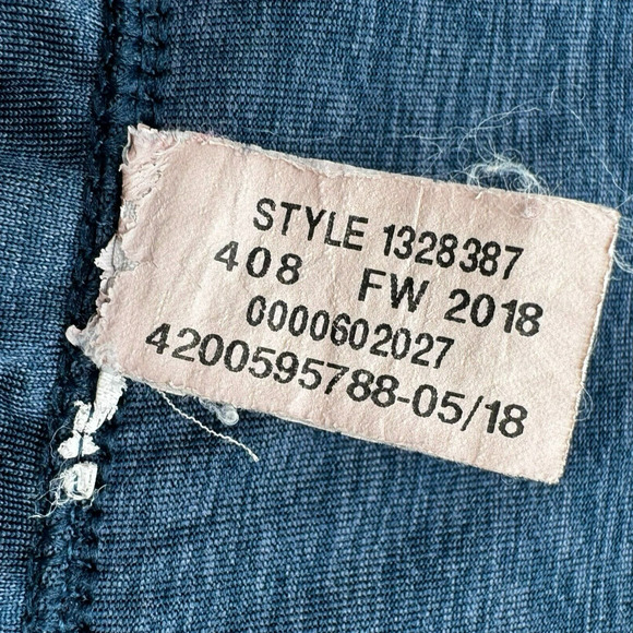 UNDER ARMOUR Women's XXL Navy Blue Athletic Crop Pants Spell out Logo Pockets - Picture 4 of 8